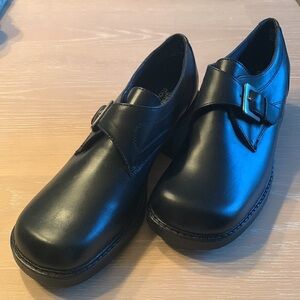White Mountain Amy Lee Black Leather Shoes Size 8M, very light wear sturdy shoes